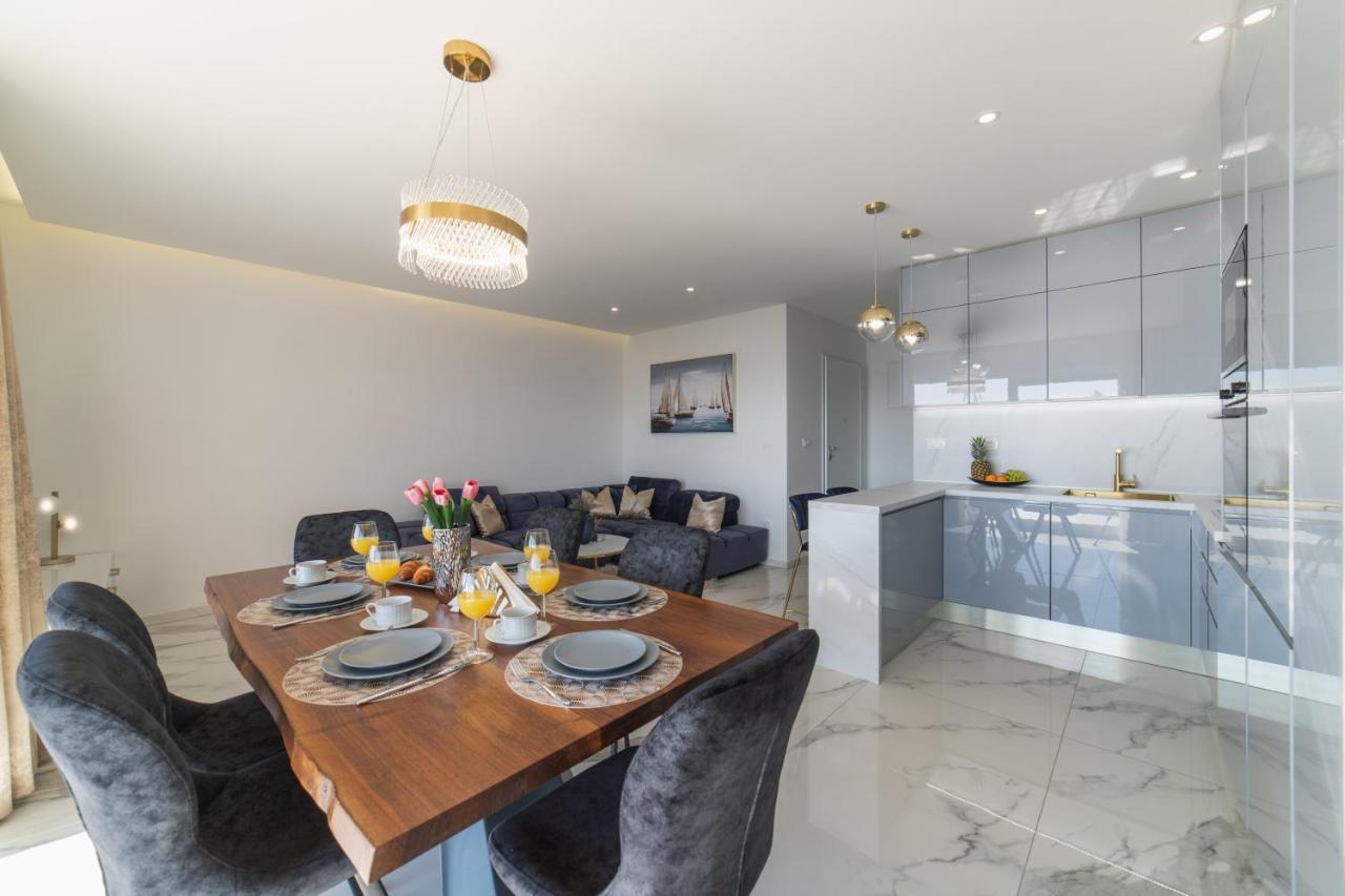 Apartman Blue Wave โตรกีร์ ภายนอก รูปภาพ